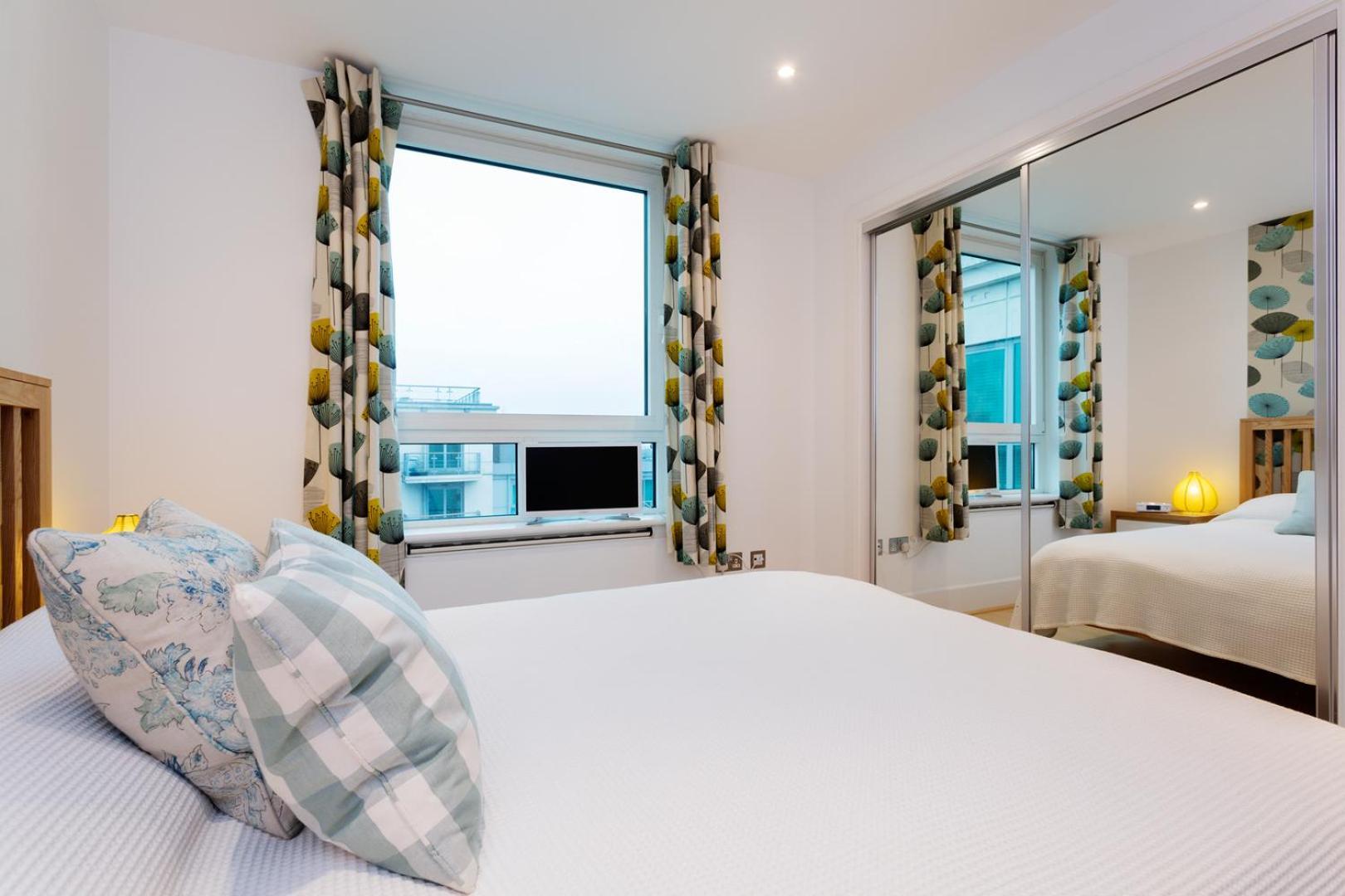 Veeve - Modernist Wharf Apartment Лондон Екстериор снимка