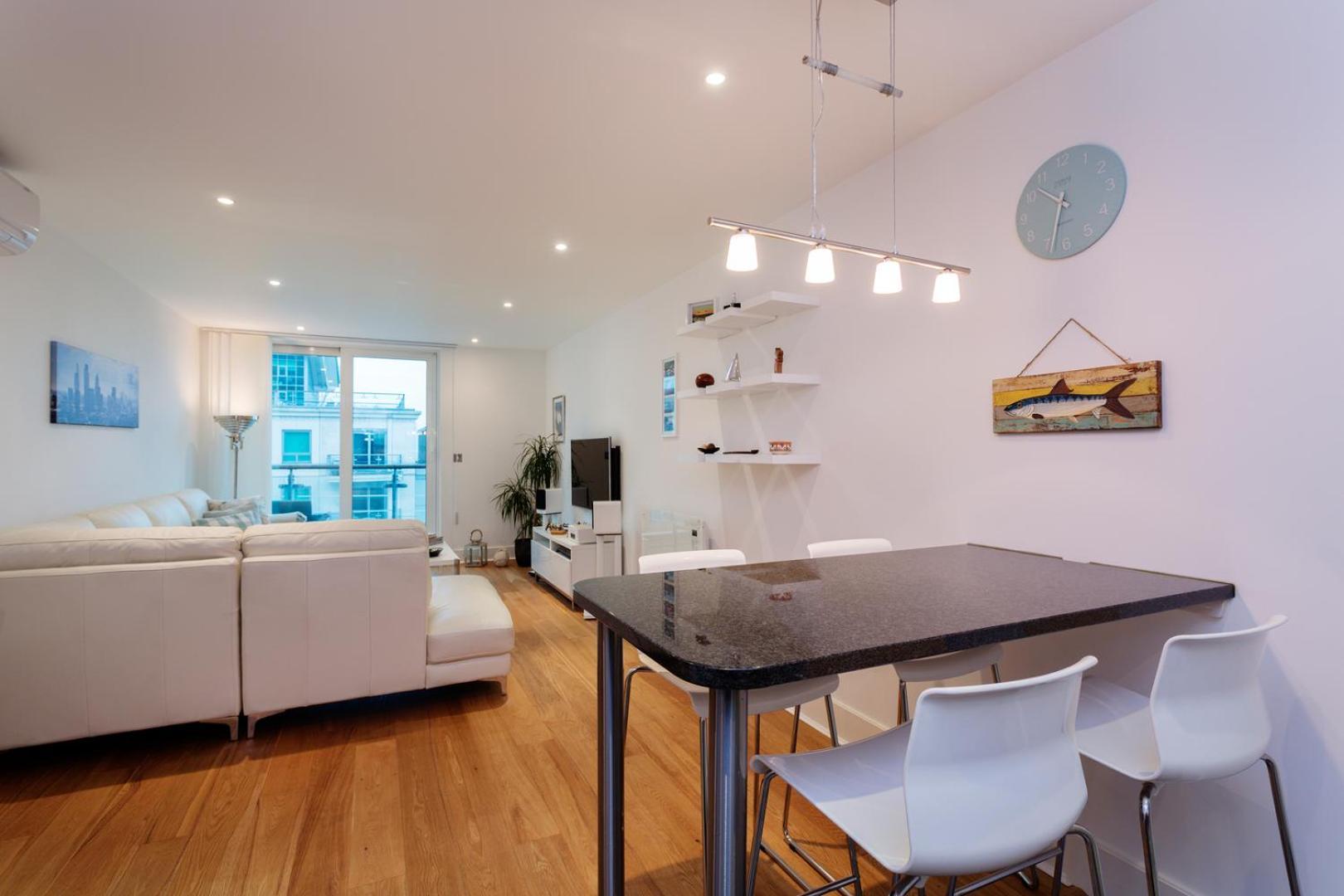 Veeve - Modernist Wharf Apartment Лондон Екстериор снимка