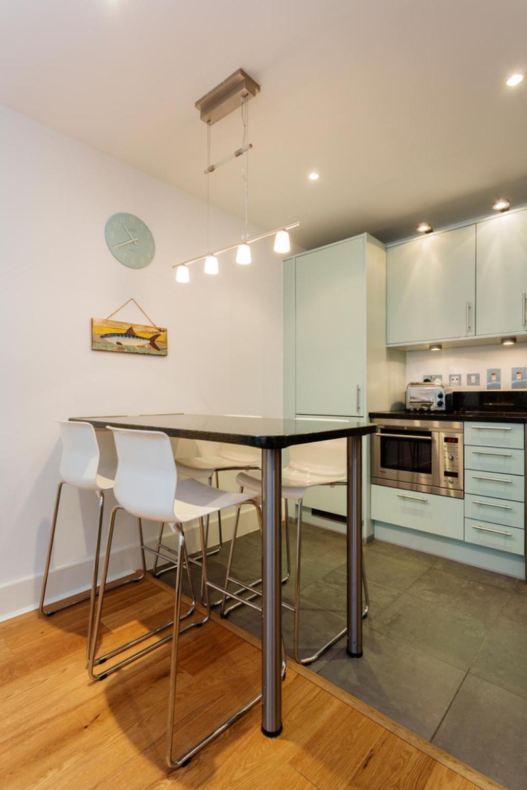 Veeve - Modernist Wharf Apartment Лондон Екстериор снимка