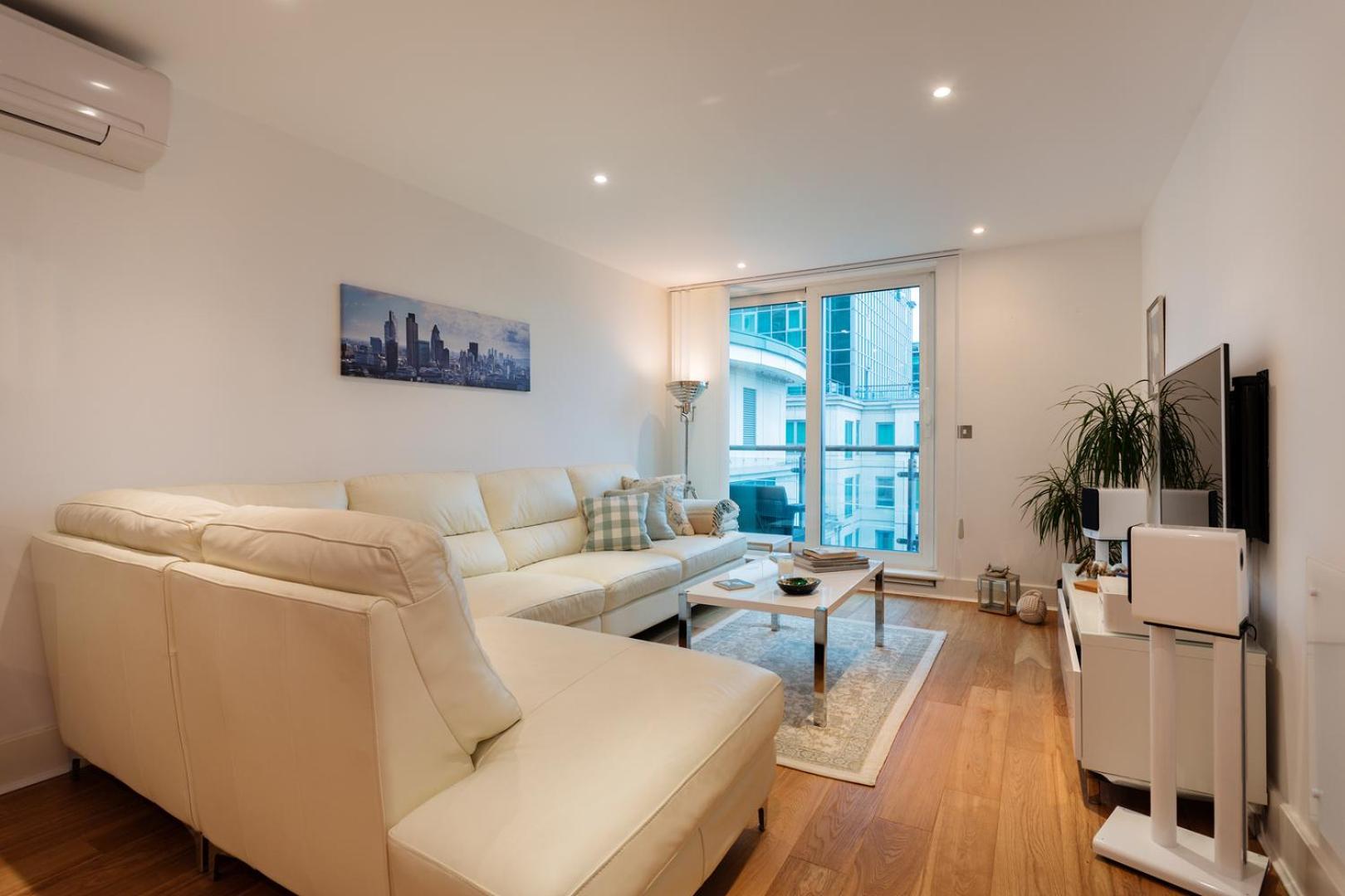 Veeve - Modernist Wharf Apartment Лондон Екстериор снимка