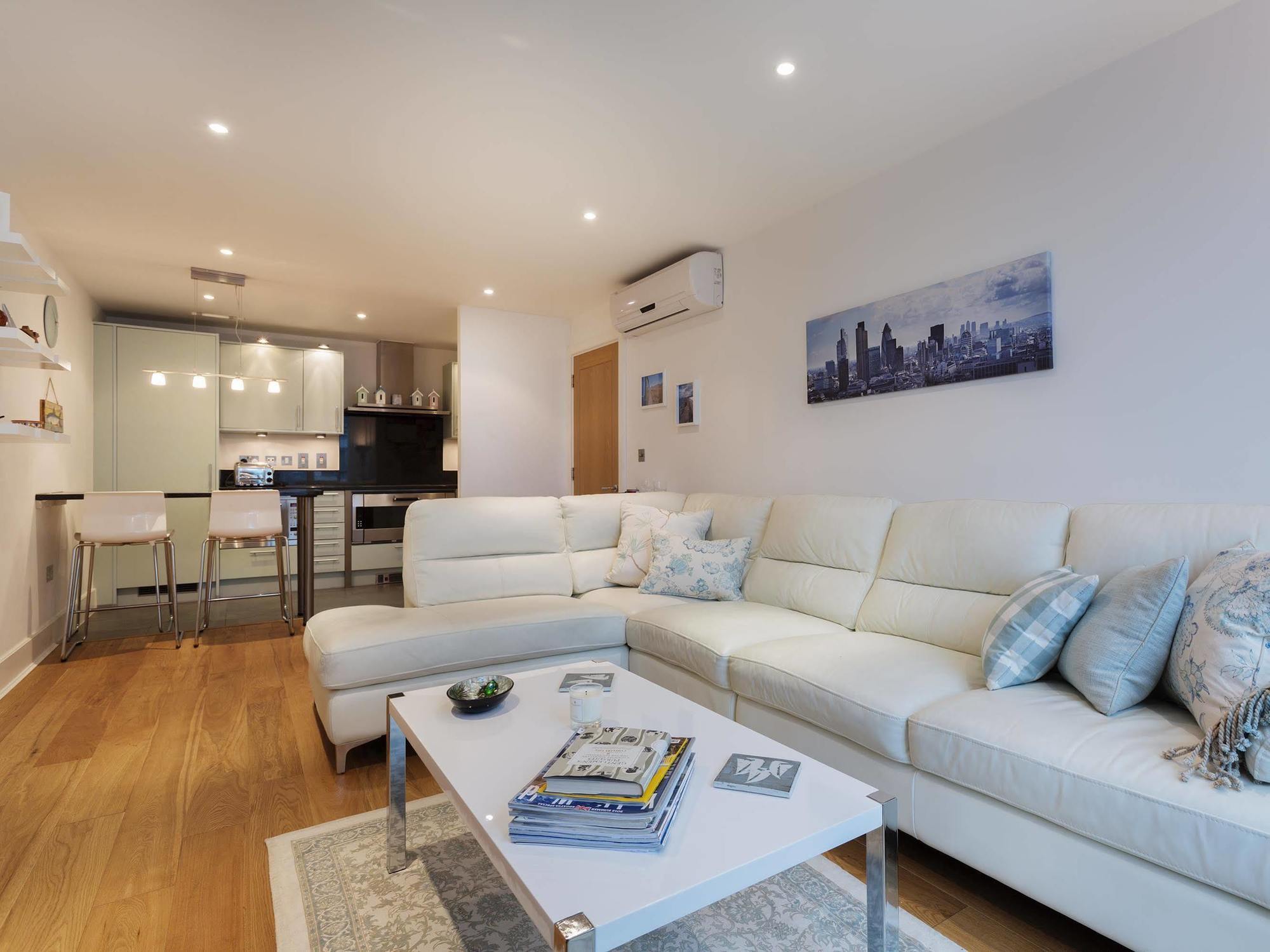Veeve - Modernist Wharf Apartment Лондон Екстериор снимка